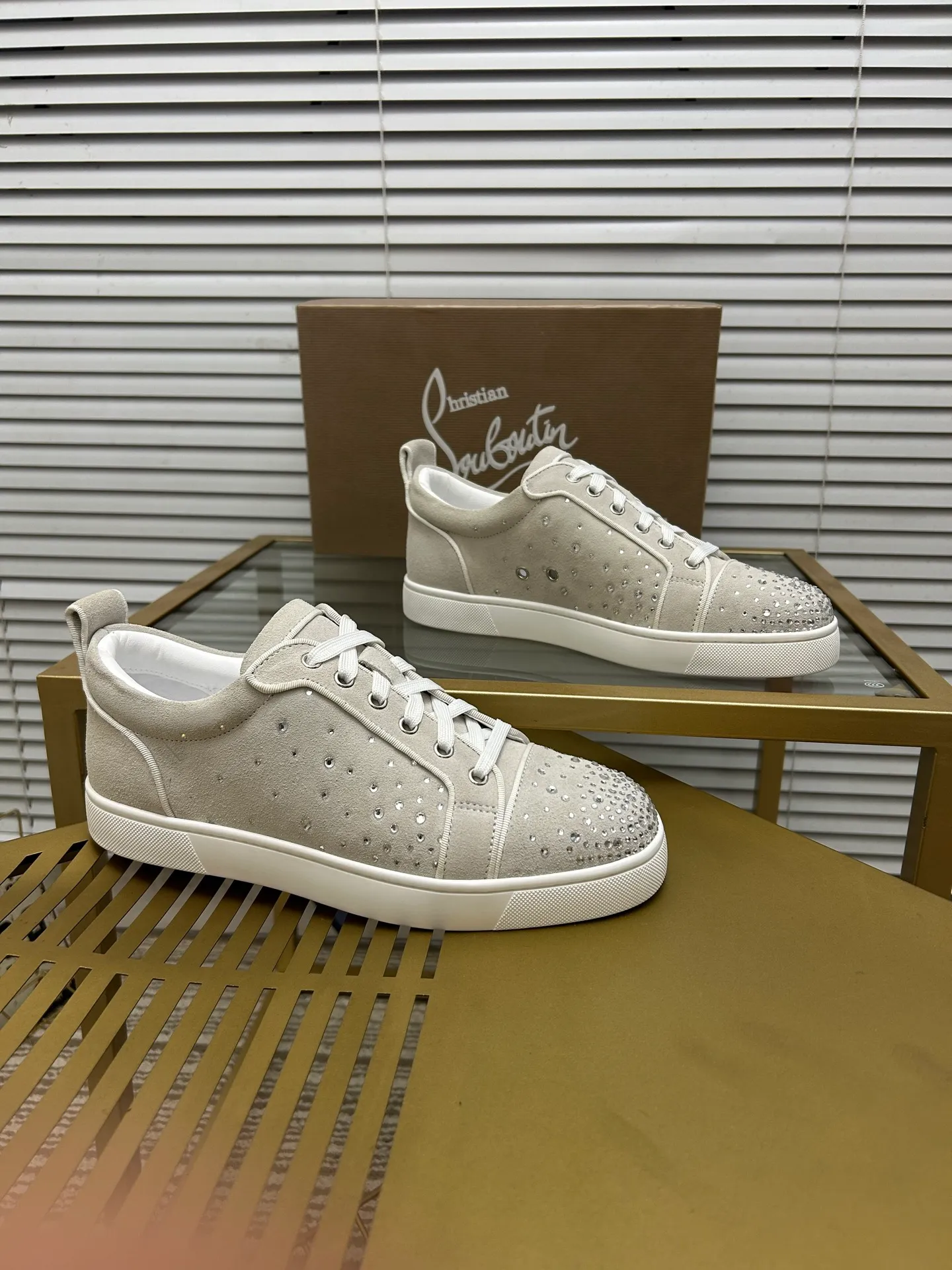 (Customized model) Ex-factory price is 500. christian louboutin (CL red sole shoes) counter series, casual sneakers for couples 📢 📢 📢 Exclusive hot style release 🎈🎈💪 Movable latex feet 👻 Finished outsole line [Proud] 😝Female 35-40# Male 38#-46, global supply😝 [Top version]: Original imported genuine leather upper, top original leather lining, original molded TPU outsole, original 1:1 detail processing, original shoe last,